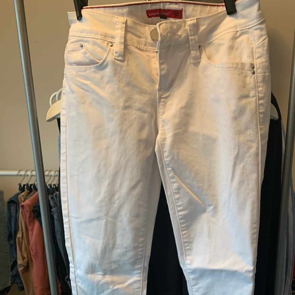Butt Enhancing Cropped Jeans